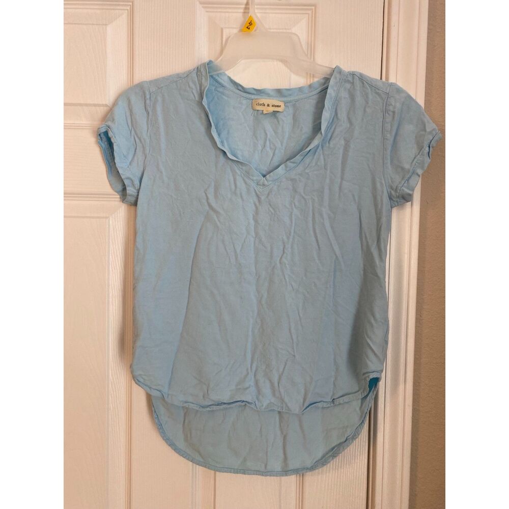 Women's Short Sleeve Elongated Tail Shirt Size Small